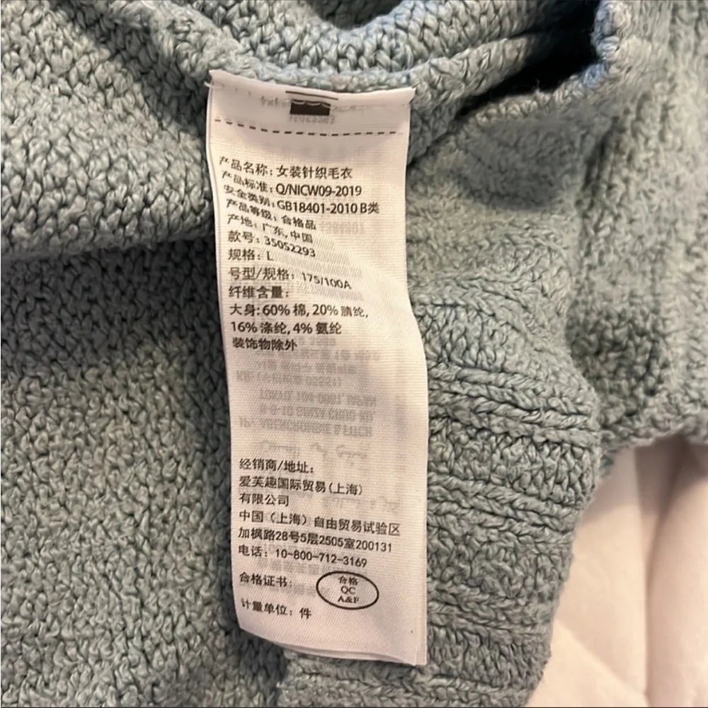 Hollister Mint Cable crew knit sweater with puffer soft long sleeves. - Picture 5 of 6